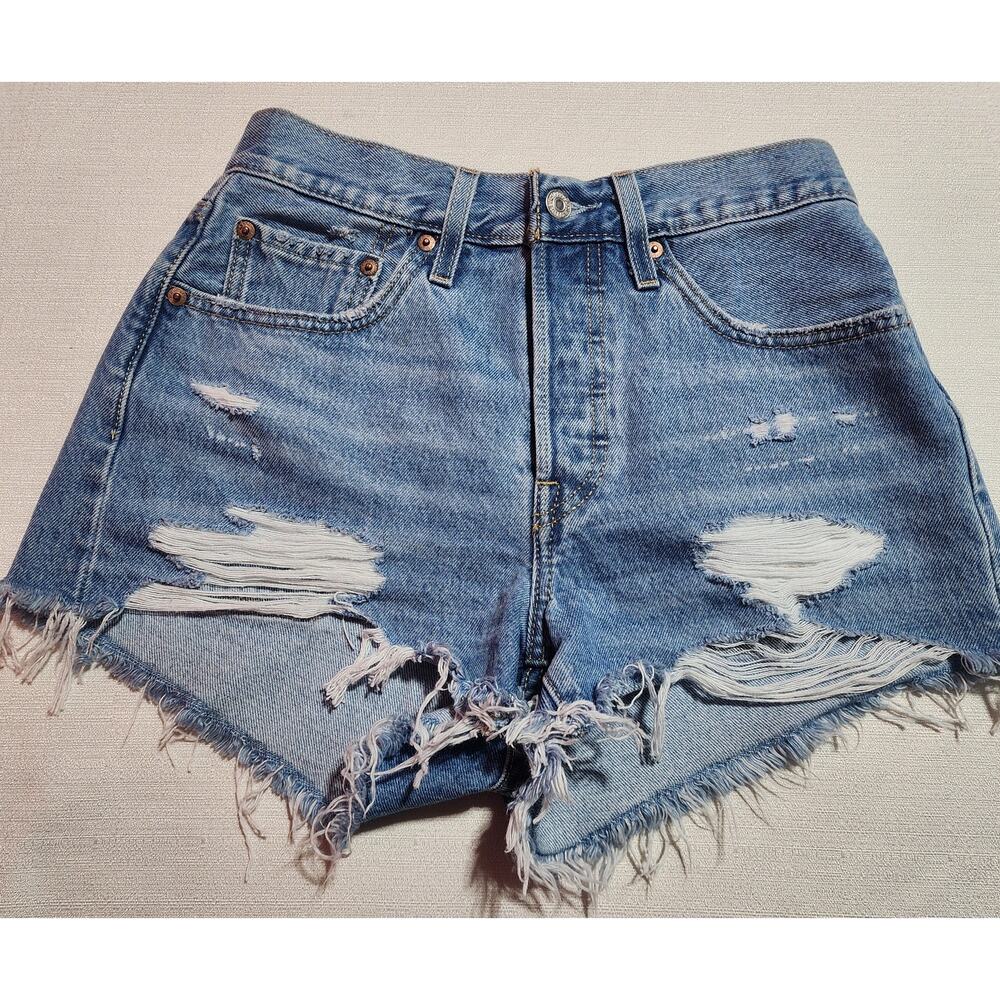 Levi's women's shorts 501 button fly W26''